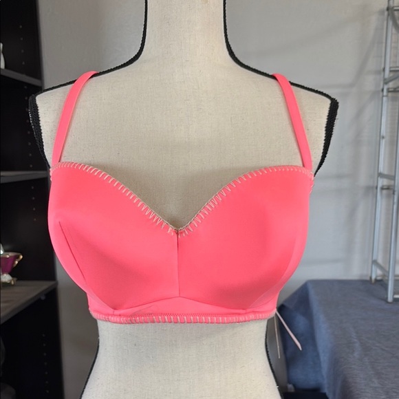 NWT Victoria’s Secret Swim “The Getaway Halter”  36DD - Picture 1 of 6
